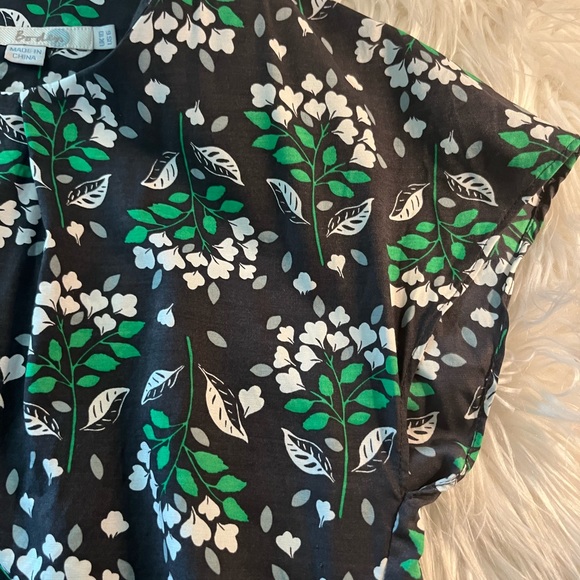 Boden silk blend floral, romantic, business casual, preppy, coastal core shirt - Picture 8 of 11